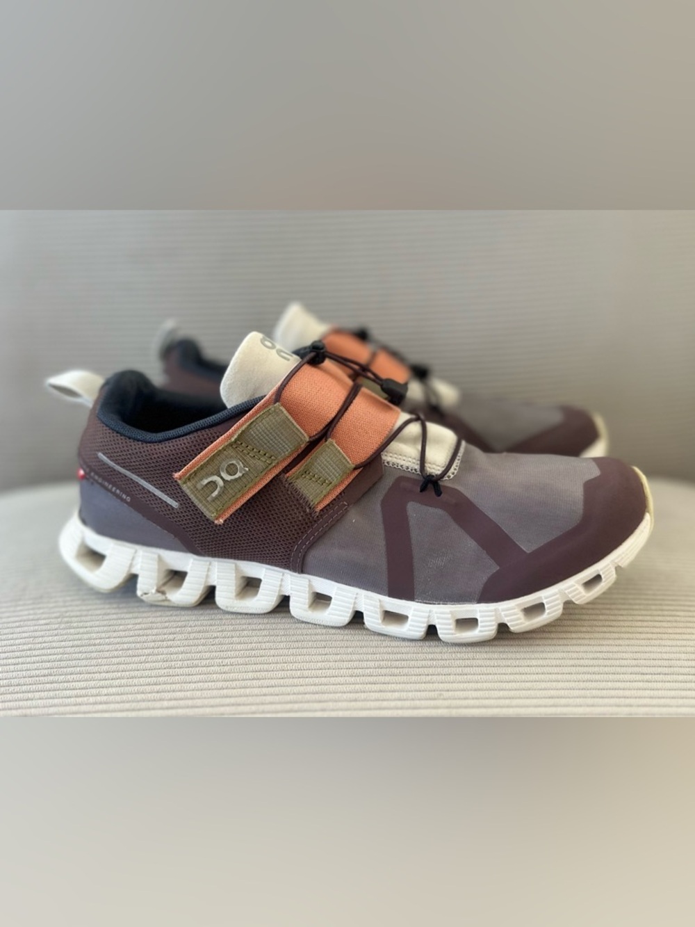 On Running - On Cloud Women’s Nexus in the "Grape/Zinc" size 8 - Picture 2 of 9